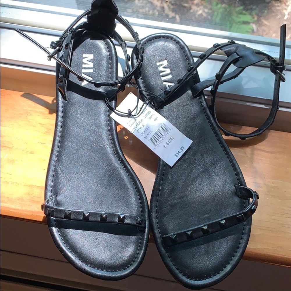 NWT women’s sandal